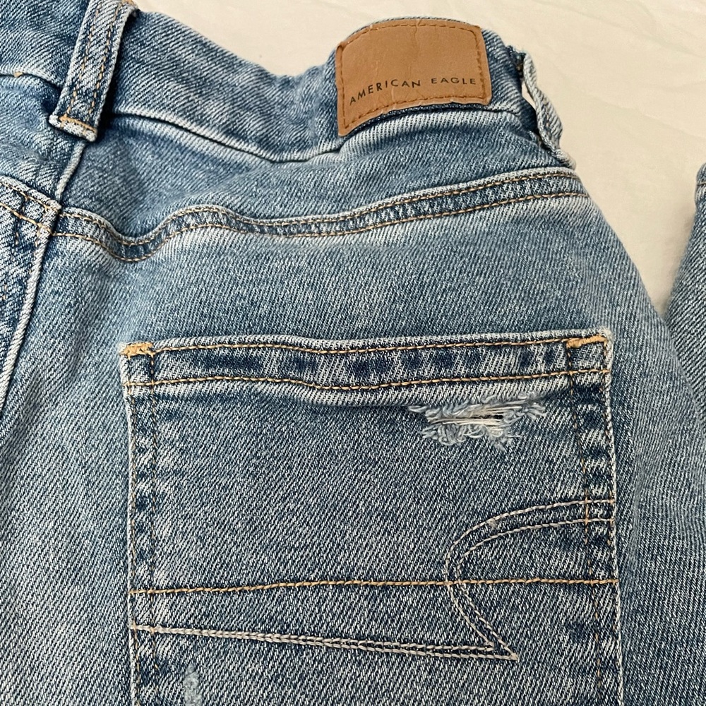 American Eagle Size 2 Long Curvy Mom Jean NWOT